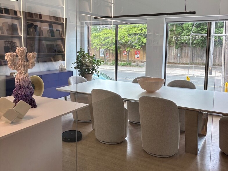 354 Davenport Rd, Toronto, ON for lease - Building Photo - Image 2 of 5