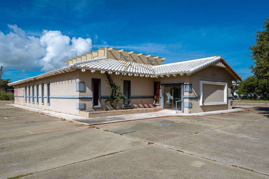 4061 Highway 35 N, Rockport, TX for lease - Building Photo - Image 1 of 18