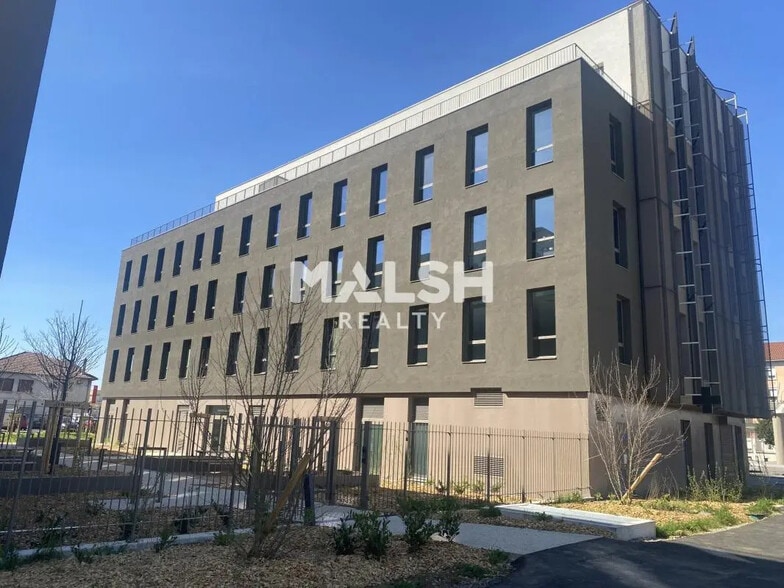 Office in Décines-Charpieu for sale - Building Photo - Image 1 of 6