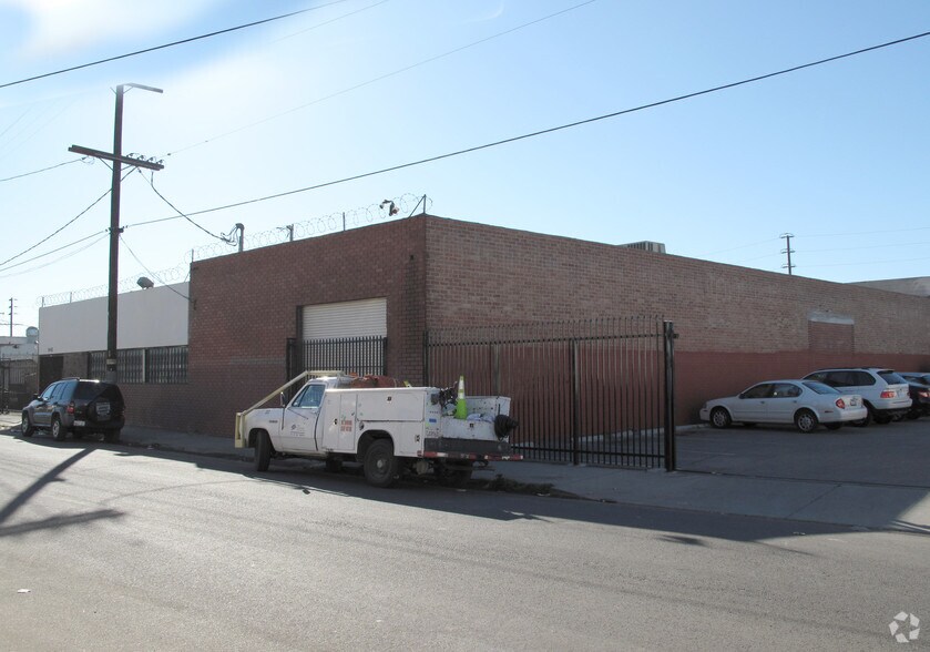 1540 E 25th St, Los Angeles, CA for sale - Building Photo - Image 2 of 5