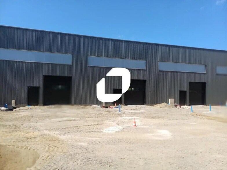 Flex in Thouaré-sur-Loire for sale - Building Photo - Image 2 of 12