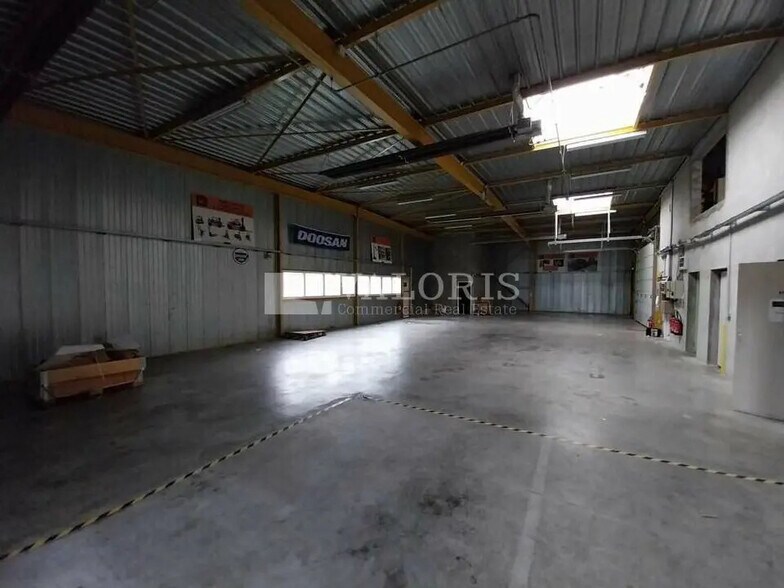 Flex in Béligneux for lease - Interior Photo - Image 3 of 7