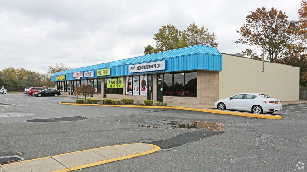 1746-1766 Sunrise Hwy, Bay Shore, NY for lease - Building Photo - Image 1 of 3