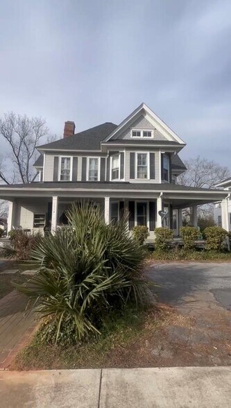 157 Cambridge Ave E, Greenwood, SC for sale - Primary Photo - Image 1 of 8