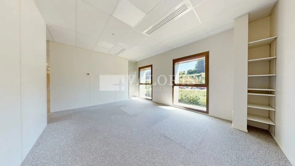 Office in Limonest for lease - Interior Photo - Image 3 of 7