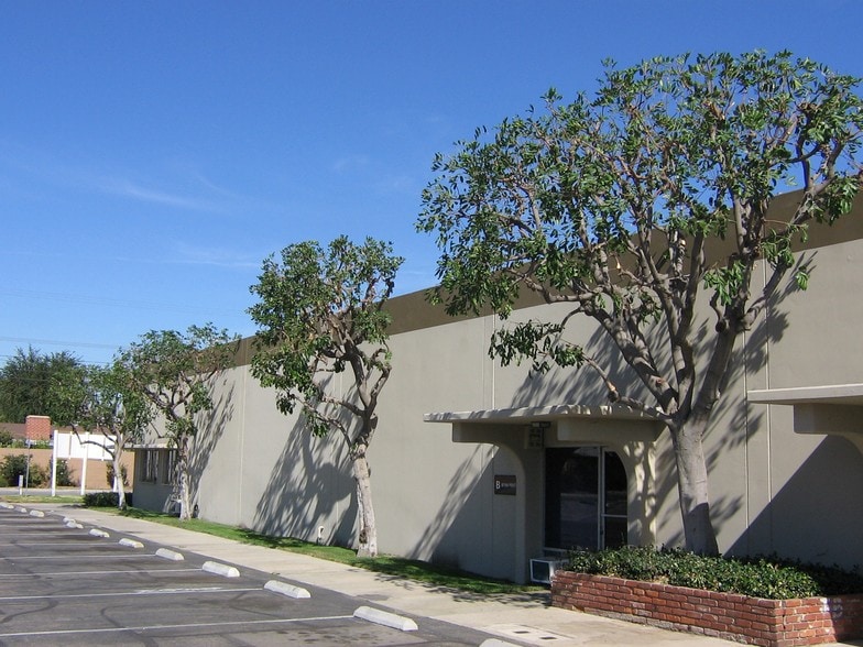2466 E Fender Ave, Fullerton, CA for lease - Building Photo - Image 2 of 7