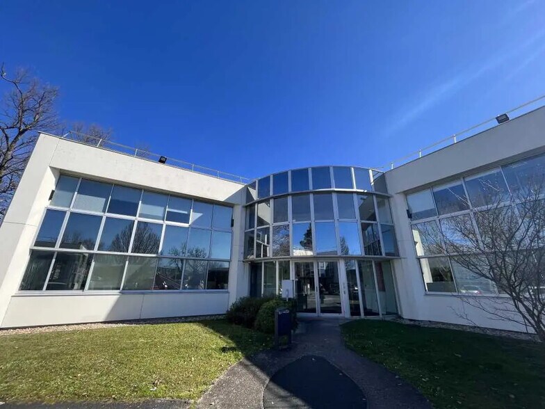 Office in Mérignac for lease - Building Photo - Image 1 of 12