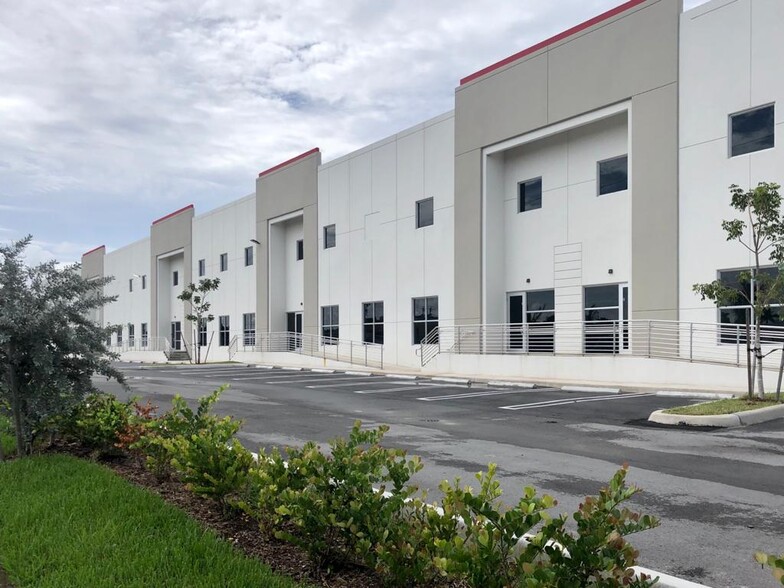 13200 NW 107th Ave, Hialeah Gardens, FL for lease - Building Photo - Image 1 of 4