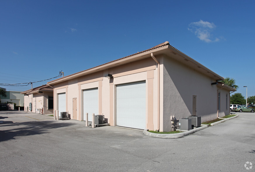 7853-7883 SW Ellipse Way, Stuart, FL for lease - Building Photo - Image 3 of 16