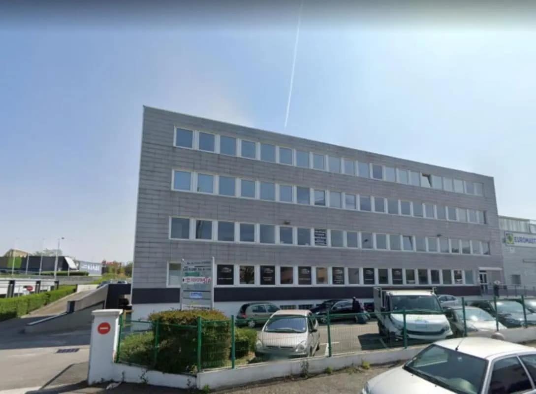 Office in Plaisir for lease Building Photo- Image 1 of 8