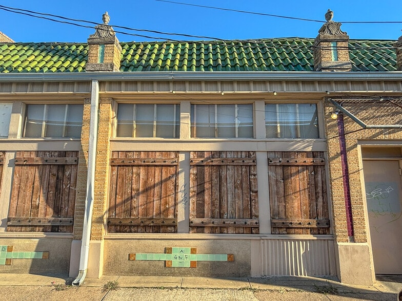 Elm Street Portfolio portfolio of 2 properties for sale on LoopNet.com - Building Photo - Image 1 of 5