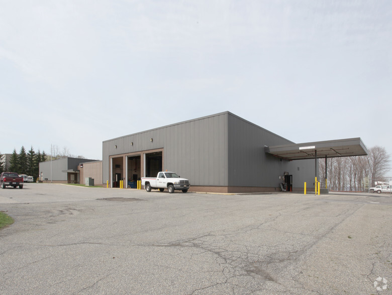 395 Industrial Park Rd, Johnstown, PA for lease - Primary Photo - Image 1 of 4