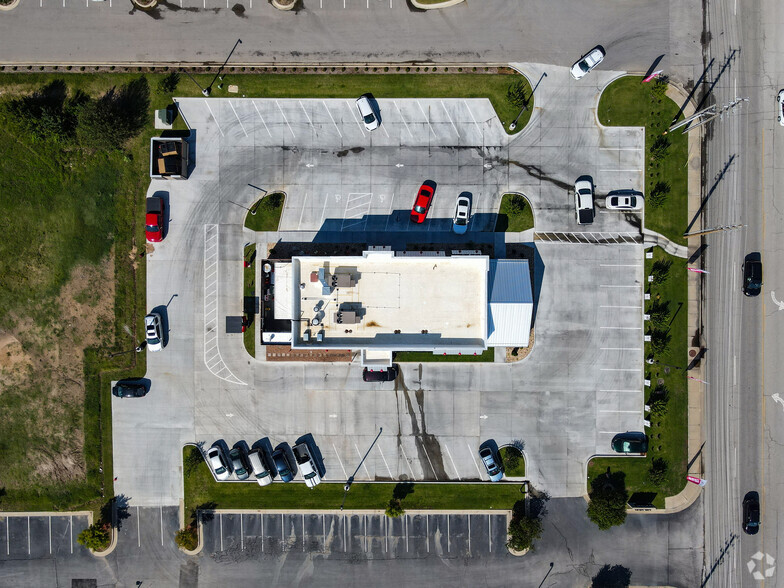 11012 E 81st St, Tulsa, OK for sale - Aerial - Image 2 of 6