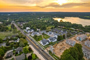 The Shoppes at Water Mill - Pub