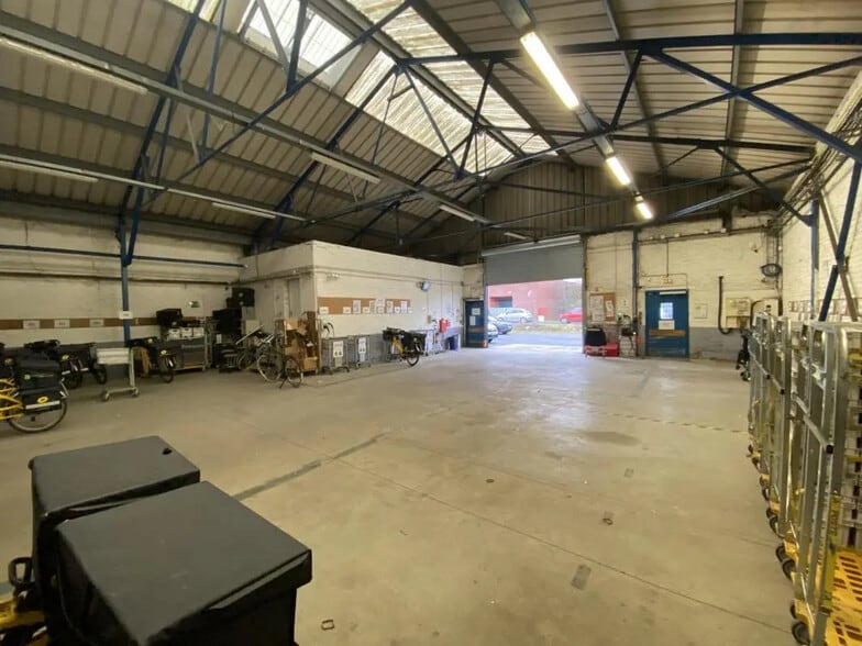 Flex in Lille for lease - Interior Photo - Image 2 of 11