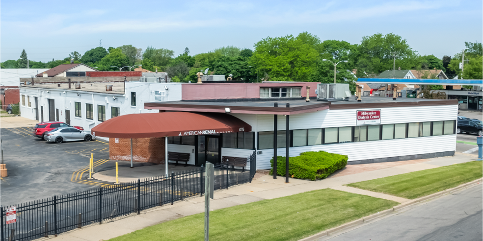 4775 N Green Bay Ave, Milwaukee, WI for sale - Building Photo - Image 1 of 8