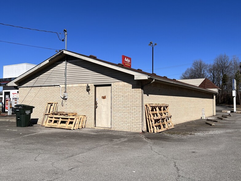 E Center Street, Madisonville Kentucky portfolio of 4 properties for sale on LoopNet.com - Building Photo - Image 2 of 10