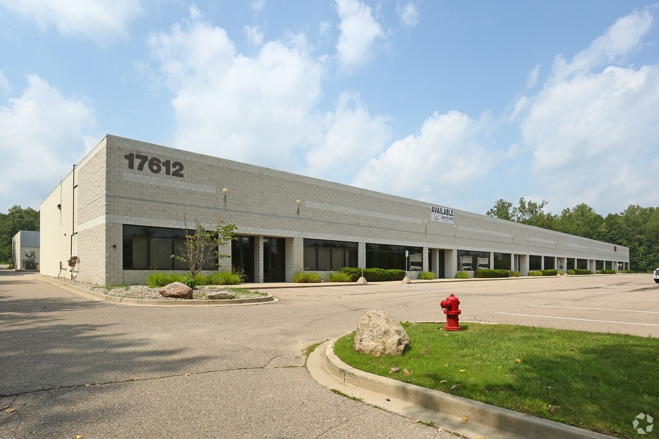 17612 Commerce Dr, New Boston, MI 48164