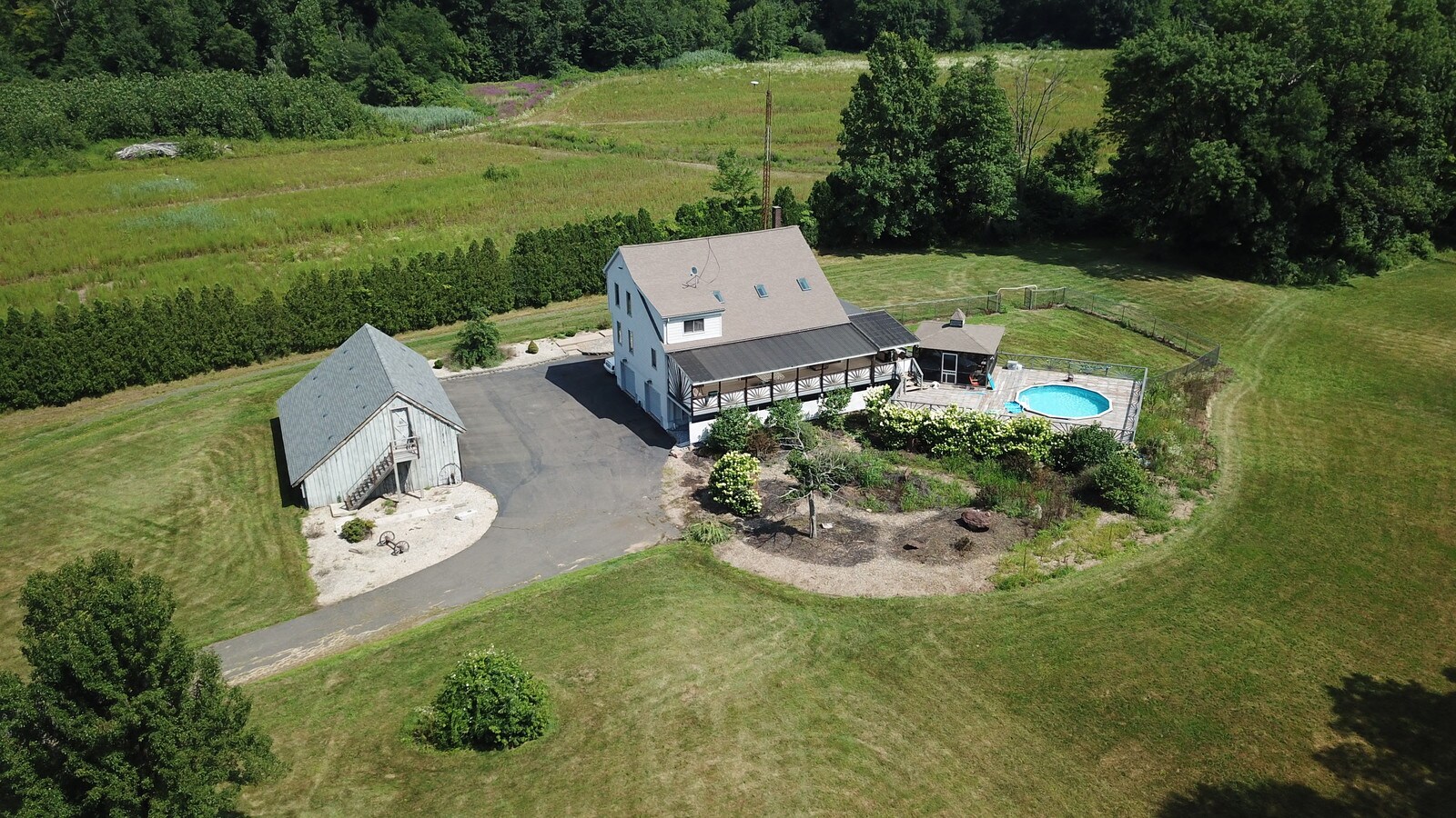 700 Hale St, Suffield, CT 06078