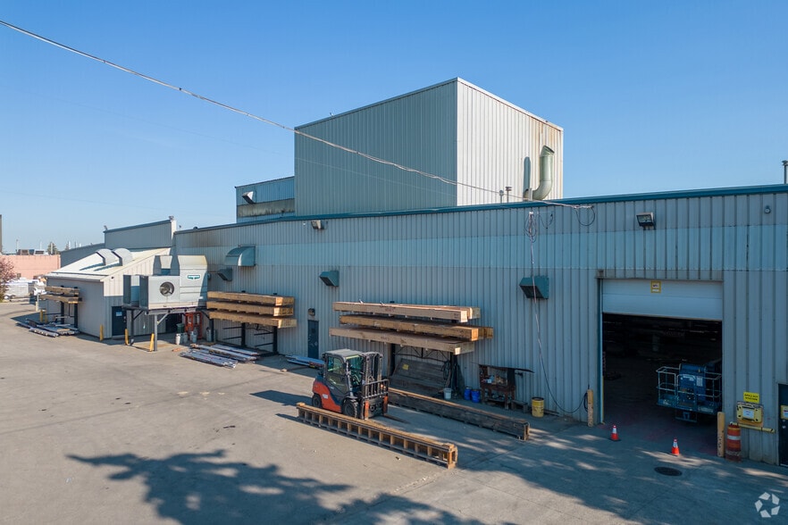 1825 30th Ave NE, Calgary, AB for sale - Building Photo - Image 3 of 5