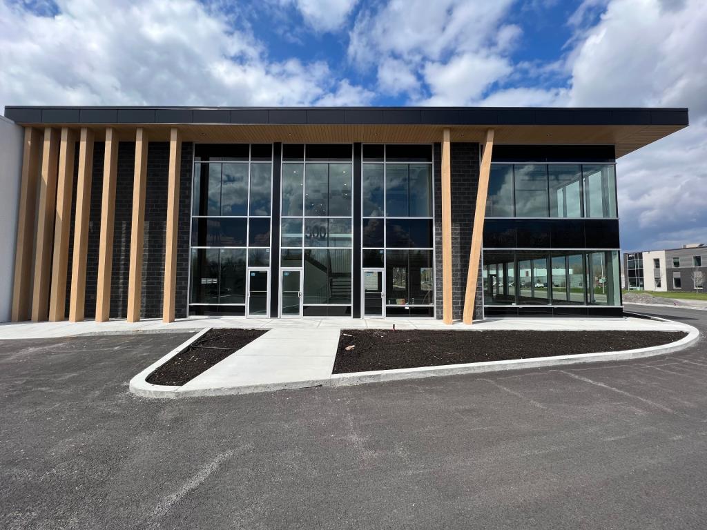 300 Tsse Legault, Blainville, QC for sale Primary Photo- Image 1 of 1