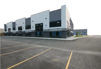 925 Memorial Dr, Fort McMurray, AB for lease Building Photo- Image 1 of 1