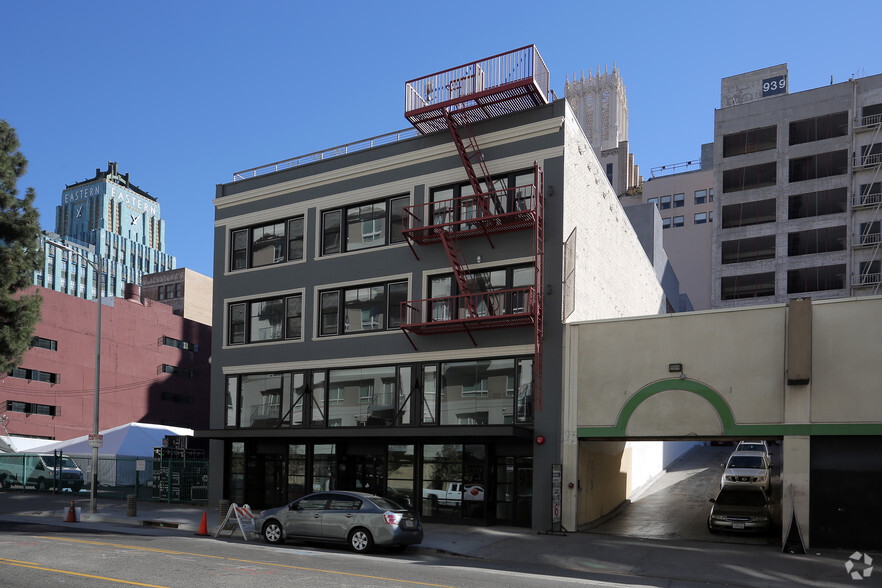 932 S Hill St, Los Angeles, CA for lease - Building Photo - Image 2 of 7