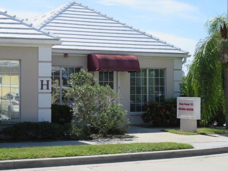 3900 Clark Rd, Sarasota, FL 34233