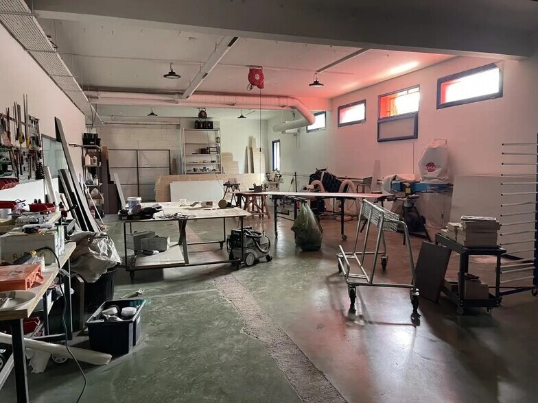 Flex in Mauguio for lease - Building Photo - Image 3 of 10