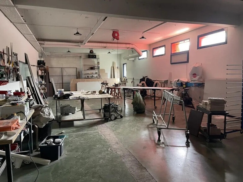 Flex in Mauguio for lease - Interior Photo - Image 3 of 10