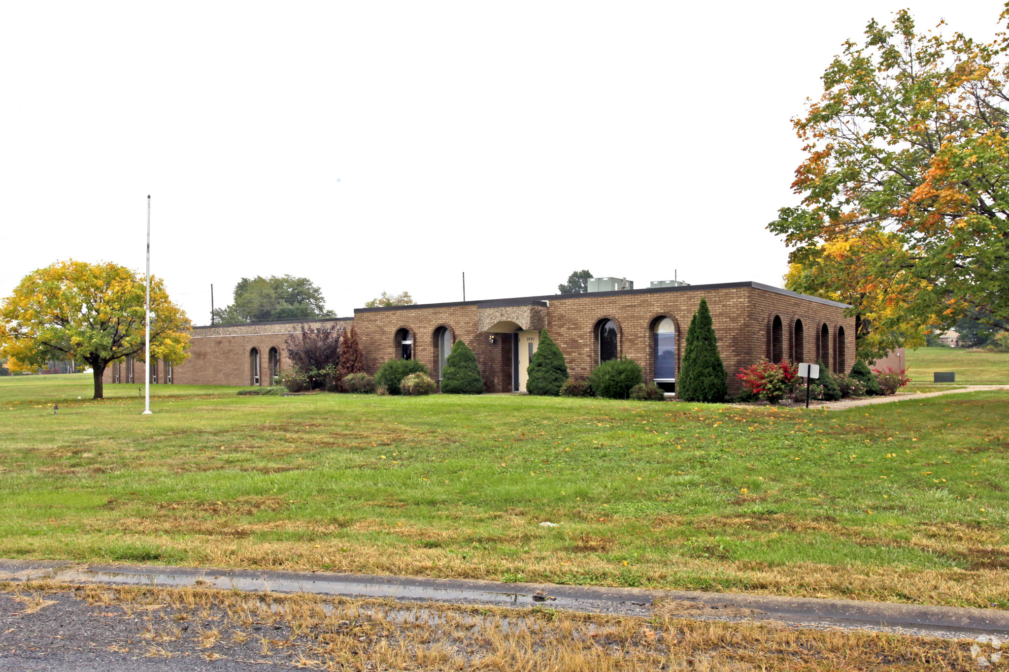 2491 Industrial Dr, Highland, IL for sale Primary Photo- Image 1 of 1