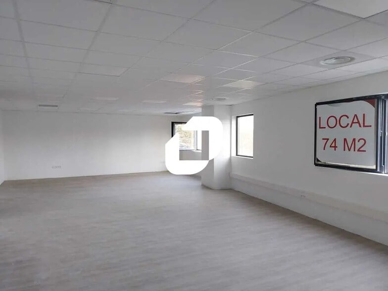 Office in Fabrègues for lease - Interior Photo - Image 1 of 4