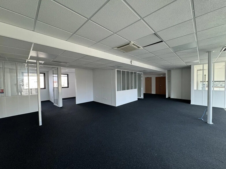 Office in Reims for lease - Interior Photo - Image 3 of 3