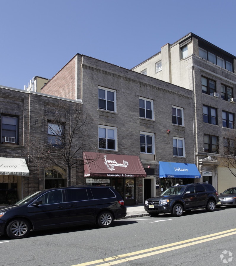 28 Beechwood Rd, Summit, NJ 07901