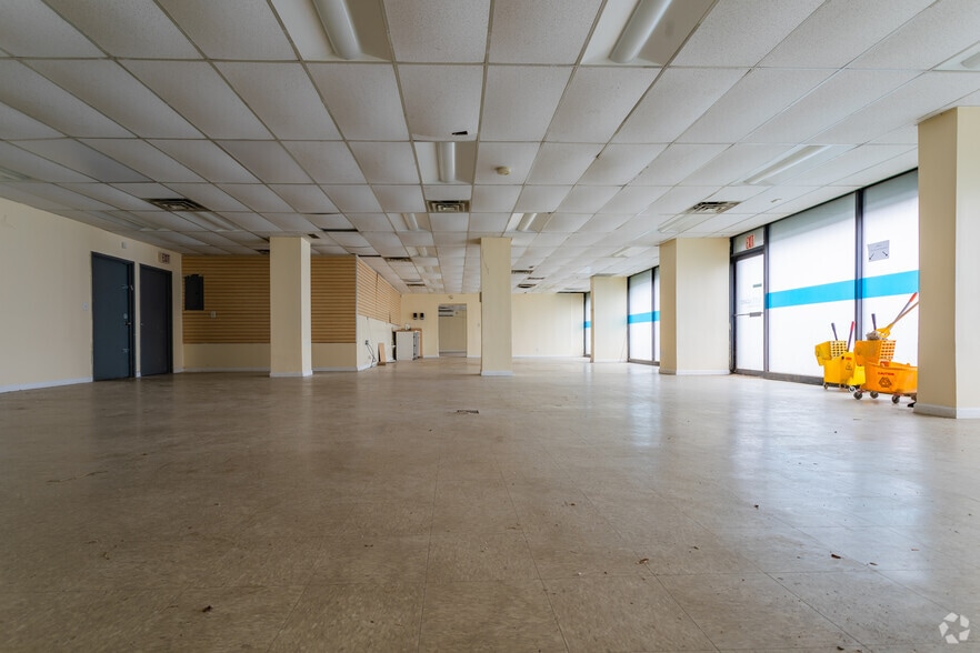 1267 Forest Ave, Staten Island, NY for lease - Interior Photo - Image 2 of 67