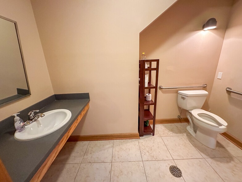 13310 Kanis Rd, Little Rock, AR for sale - Interior Photo - Image 2 of 22