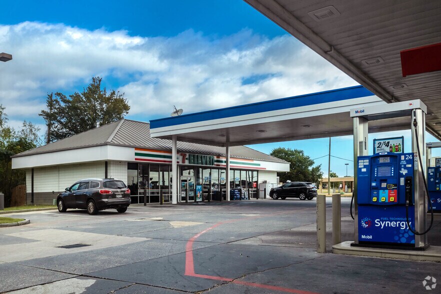 1696 Spring Cypress Rd, Spring, TX for sale - Primary Photo - Image 1 of 1