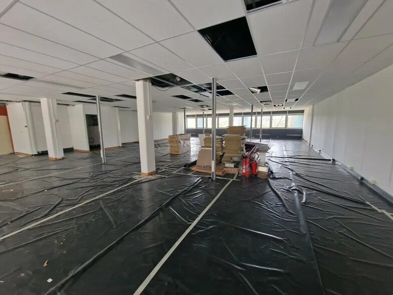 Office in Valbonne for lease - Interior Photo - Image 2 of 5