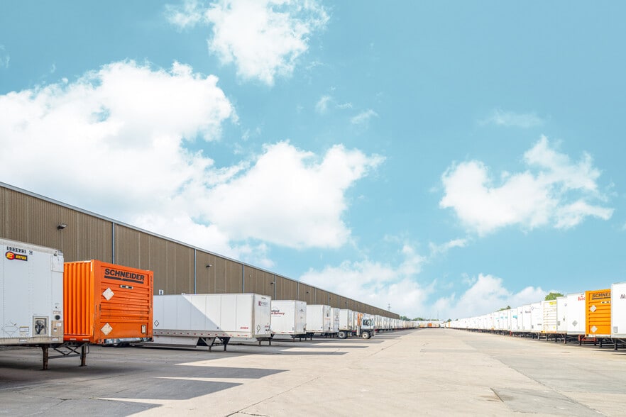 475 Superior Ave, Munster, IN for lease - Building Photo - Image 3 of 7