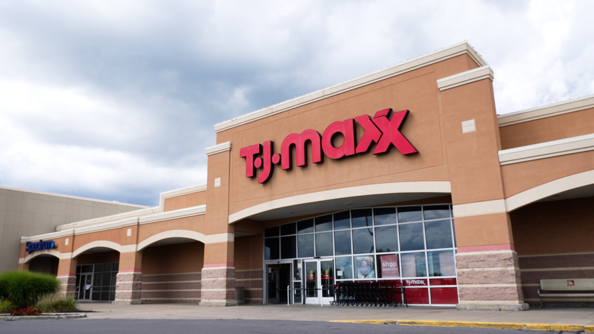 38153873 State Rte 31, Liverpool, NY 13090 COR Center