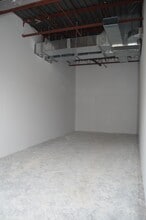 811 Dundas St W, Toronto, ON for lease Interior Photo- Image 1 of 5