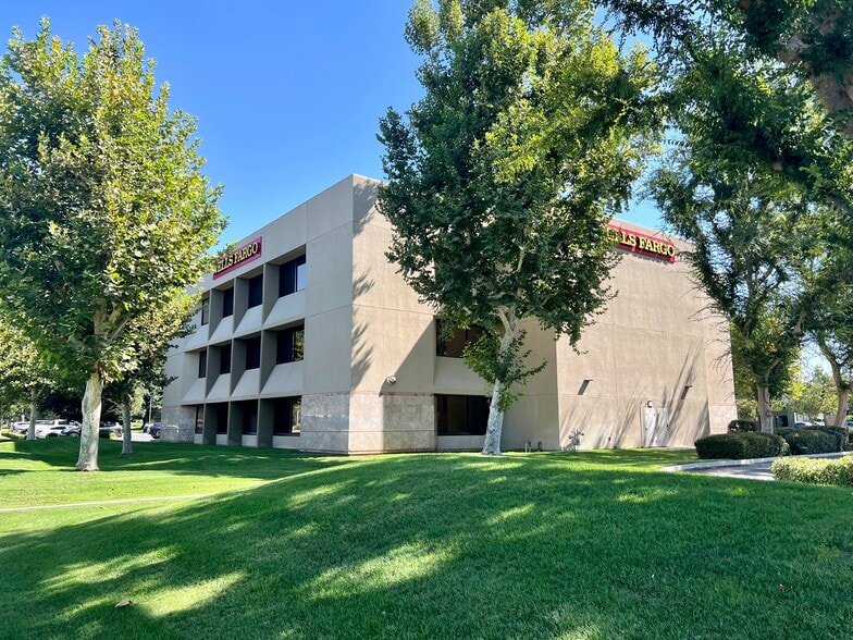 5401 California Ave, Bakersfield, CA for lease - Building Photo - Image 3 of 7