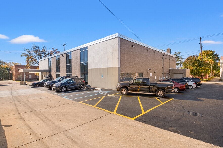 801 Cherry St SE, Grand Rapids, MI for sale - Building Photo - Image 3 of 7