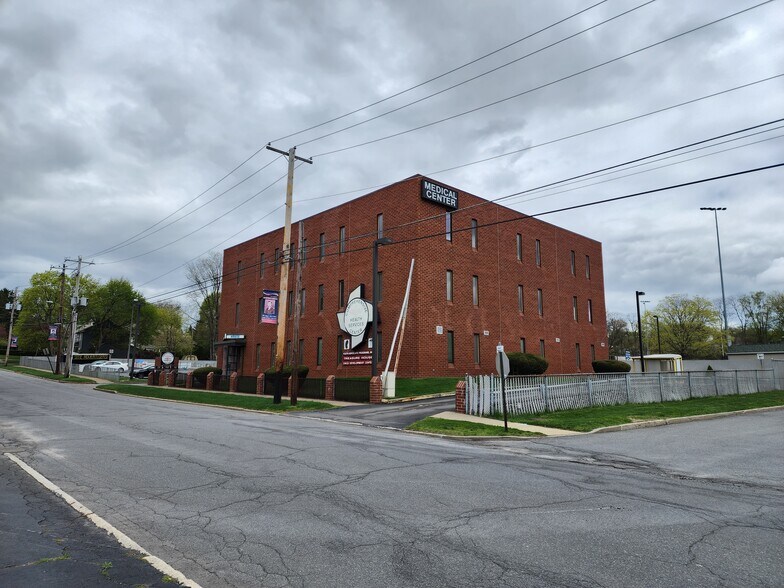 1416 Monroe Ave, Dunmore, PA 18509