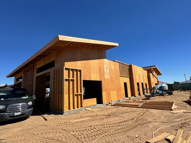 15634 Main St, Hesperia, CA for lease - Building Photo - Image 3 of 6