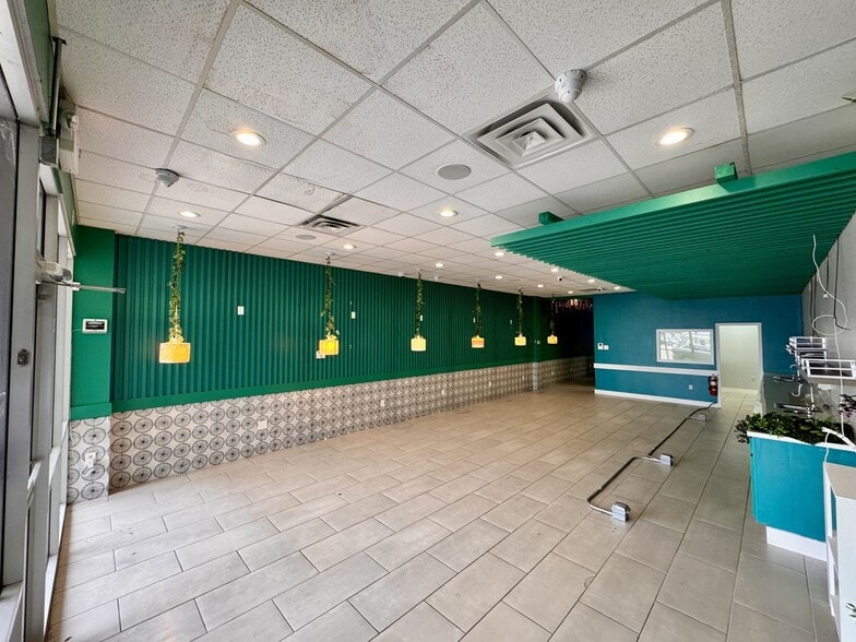 8814 Veterans Memorial Blvd, Metairie, LA for lease - Building Photo - Image 1 of 25