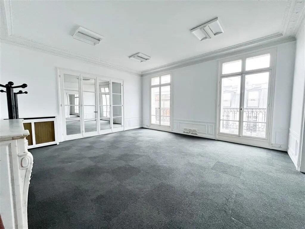 Office in Paris for lease Building Photo- Image 1 of 10