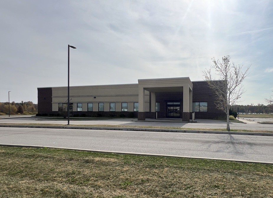 1705 E Industrial Dr, Terre Haute, IN for lease Building Photo- Image 1 of 3