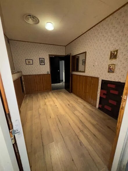 Retail in Paris for lease - Interior Photo - Image 2 of 9