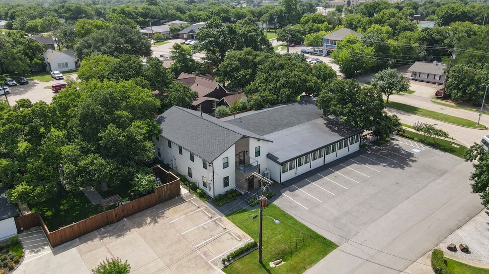 403 E Broad St, Mansfield, TX for lease - Building Photo - Image 1 of 10